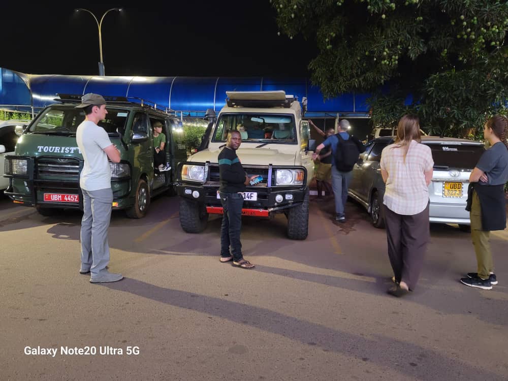How to rent a car n Uganda while in France