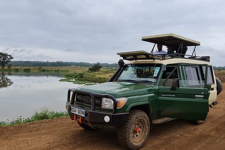 The Complete Guide to 4×4 Pop-Up Roof Car Rental Uganda