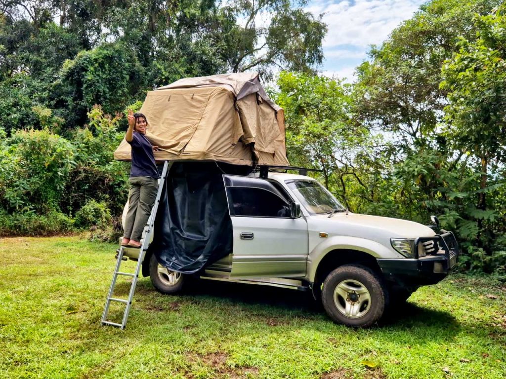 4X4-Toyota-Land-cruiser-prado-with-rooftop-tent
